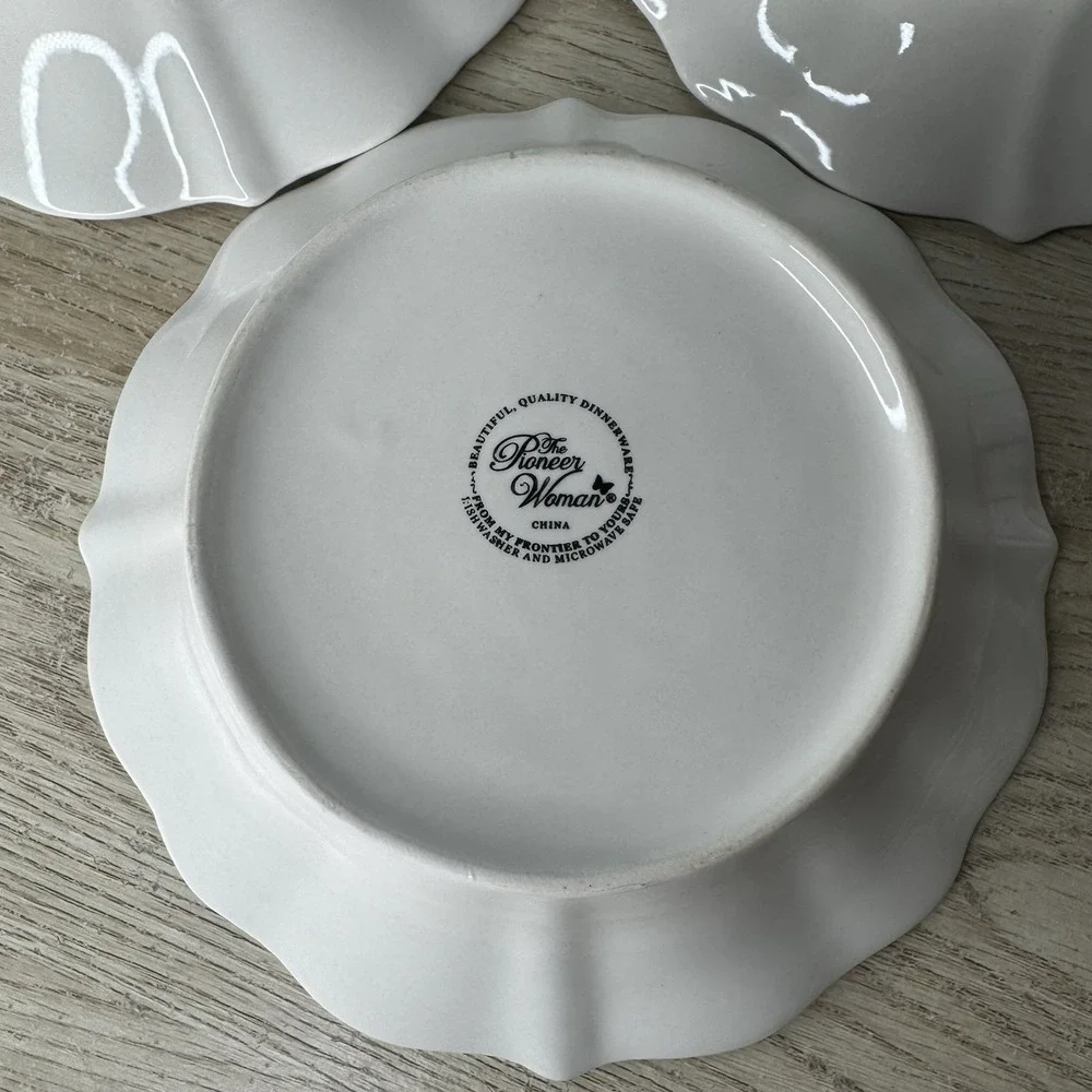Pioneer Woman Paige Linen White Soup Pasta Bowls Set of 3‎ Beaded Scalloped